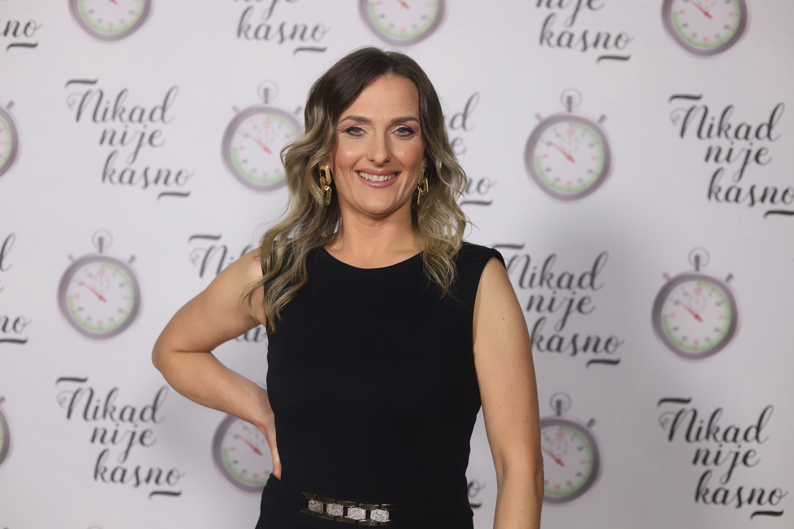 DANIJELA KOMLJENOVIC 42 GOD. SESVETSKI KRALJEVAC 14