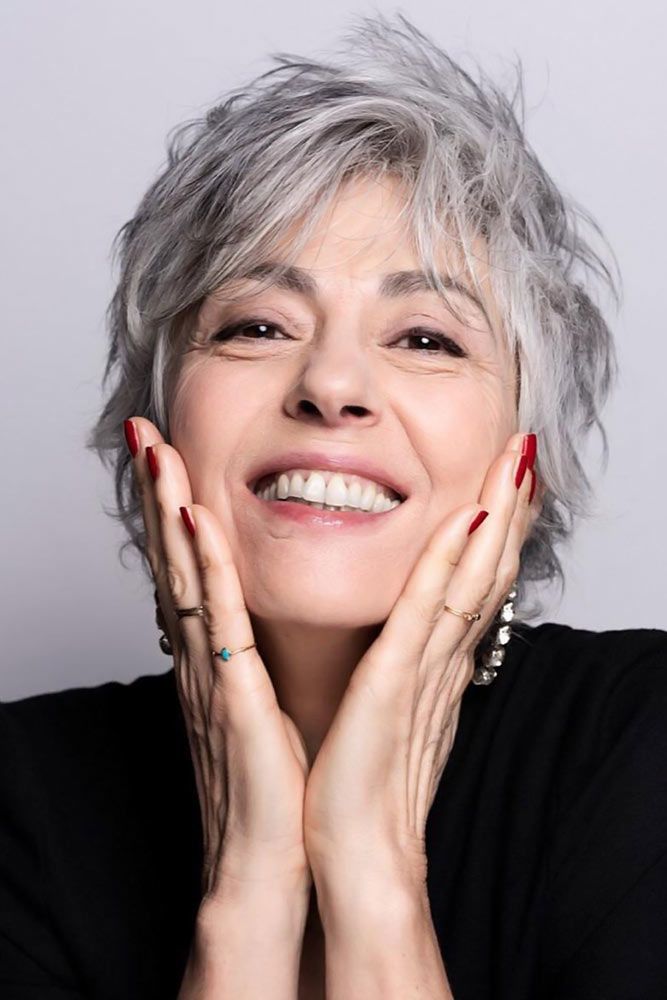 45 Perfect Short Haircuts For Older Women