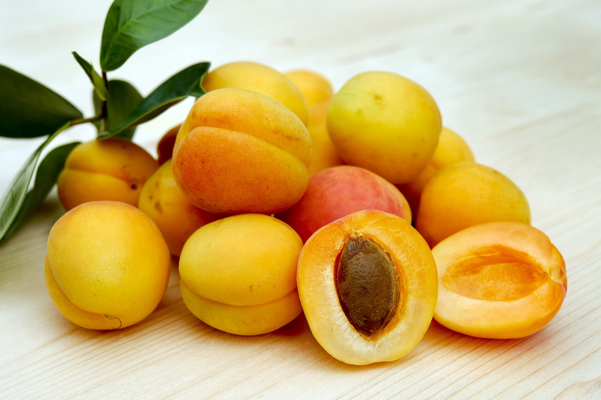 apricots gda51827cf 1920