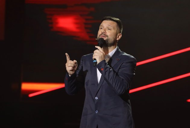 "Čuo sam glas kroz prozor i otišao da pitam ko je" Pevač i dalje pamti trenutak kada je saznao za Vericu Šerifović 15 DRAGI DOMIC NNK SNIMANJE 19042023 FOTO MUNJA 14 ok