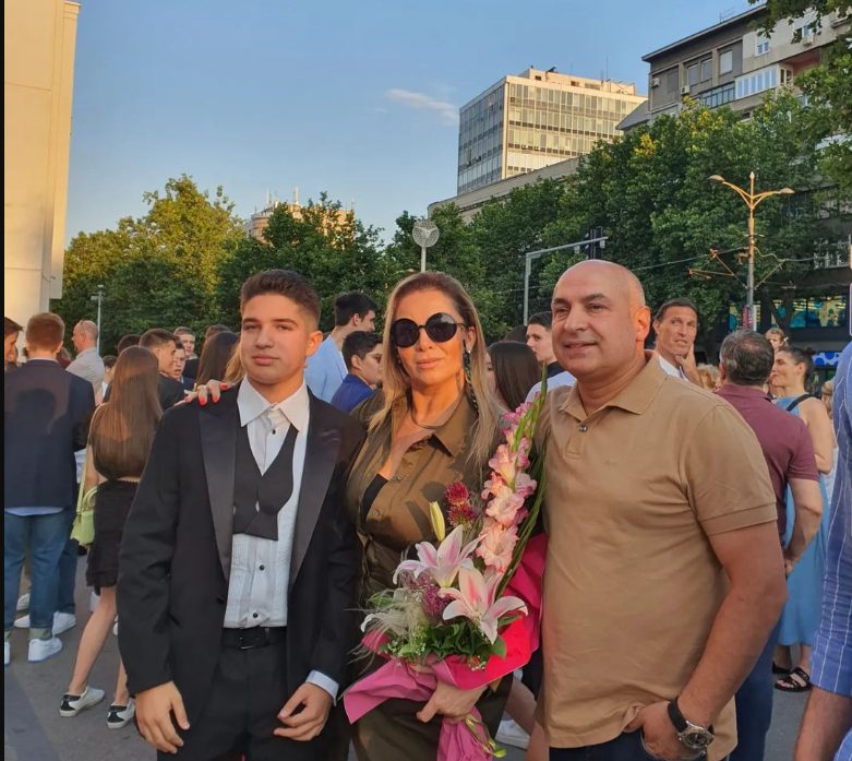 Olja Karleuša na ivici suza zbog sina jedinca: Ponosno pokazala naslednika kome se obratila emotivnim rečima (FOTO) 7 jdioas