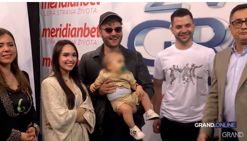 milan bukilic sa porodicom