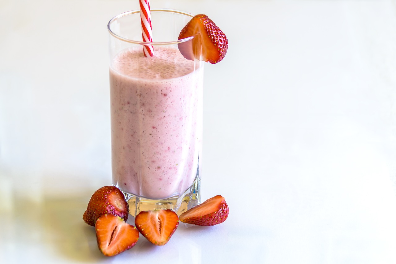 strawberry smoothie gc9f24c307 1280 1