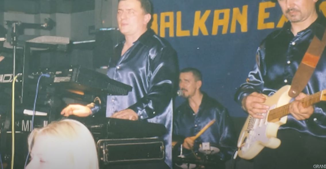 U mladosti je bio opasan zavodnik, a danas izgleda potpuno drugačije: Da li znate ko je pevač sa slike? 6 panki slika iz mladosti 1