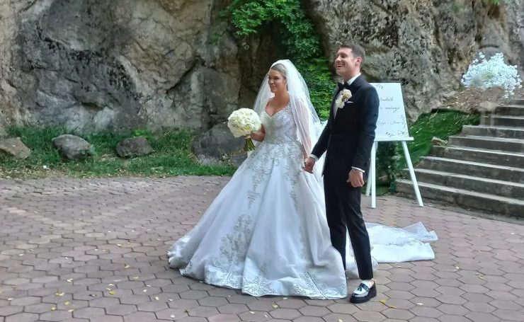 Slavlje u domu Marije Mikić: Pevačica ne skida osmeh sa lica nakon operacije (FOTO) 5 marija mikic1