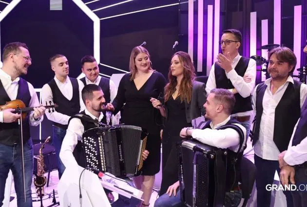 Clanovi orkestra Nikad nije kasno otkrili za koju pesmu uzmaju najveci baksis 6