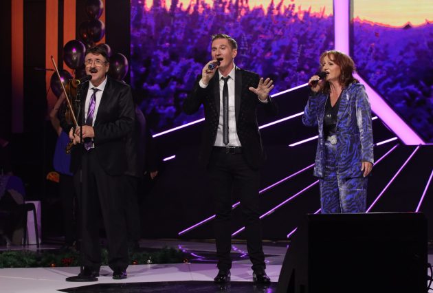 Sasa Kovac peva sa roditeljima