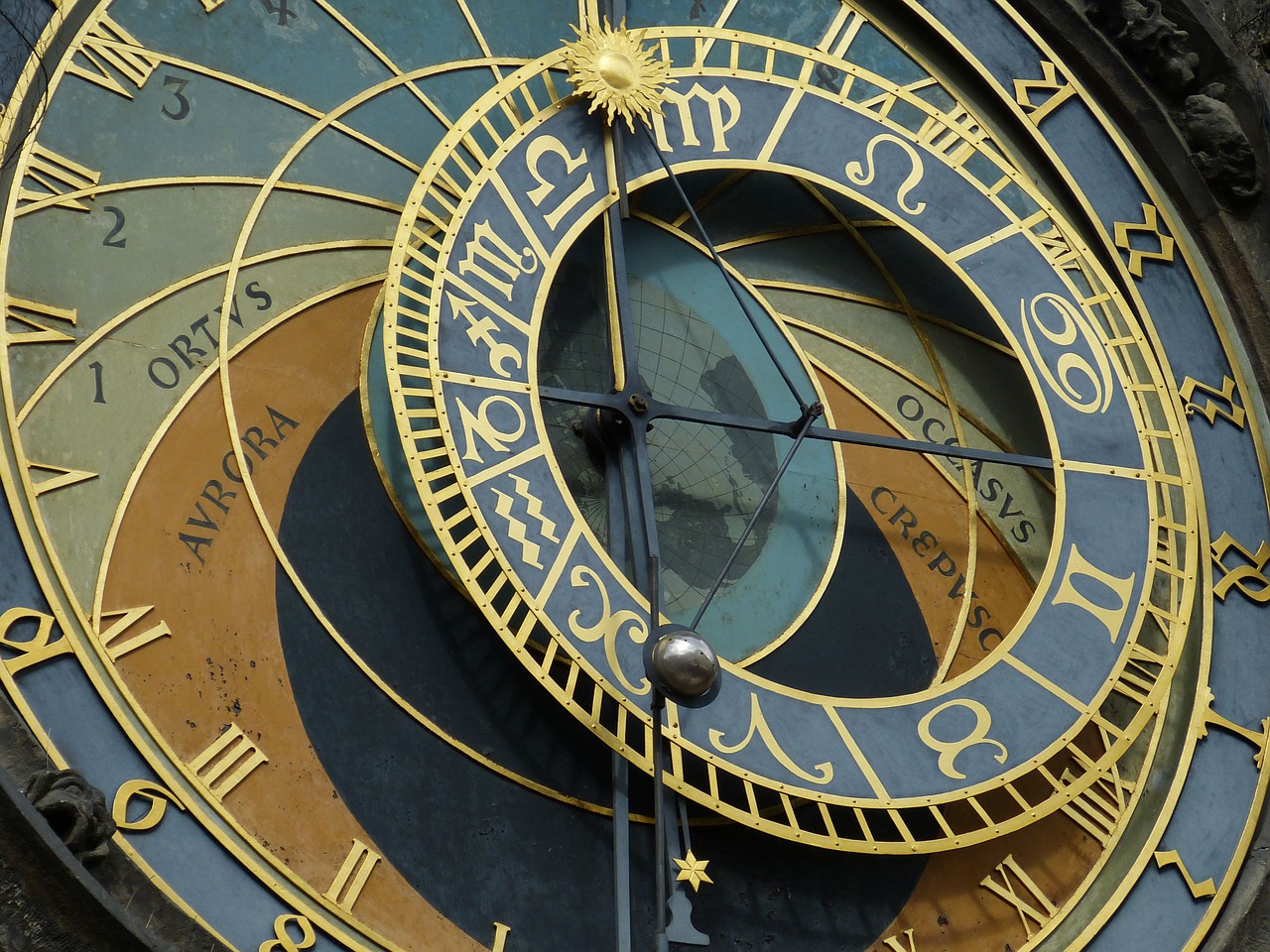 astronomical clock 226897 1280