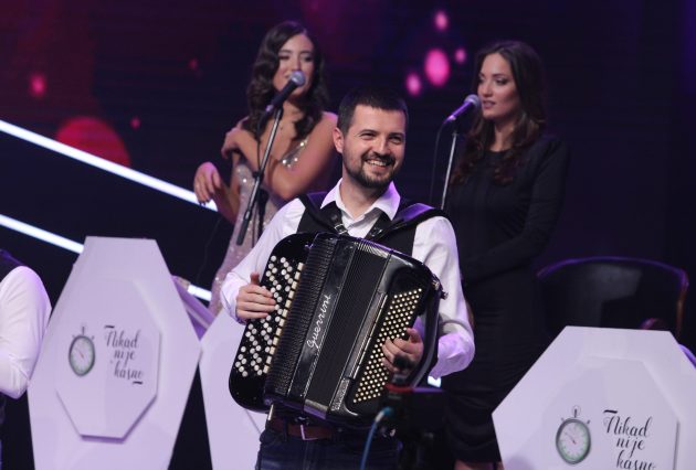 Nikada nećete poverovati koliko harmonikaš iz "Nikad nije kasno" ima godina 7 BOKSA NNK SNIMANJE 21032024 FOTO FILIP 1