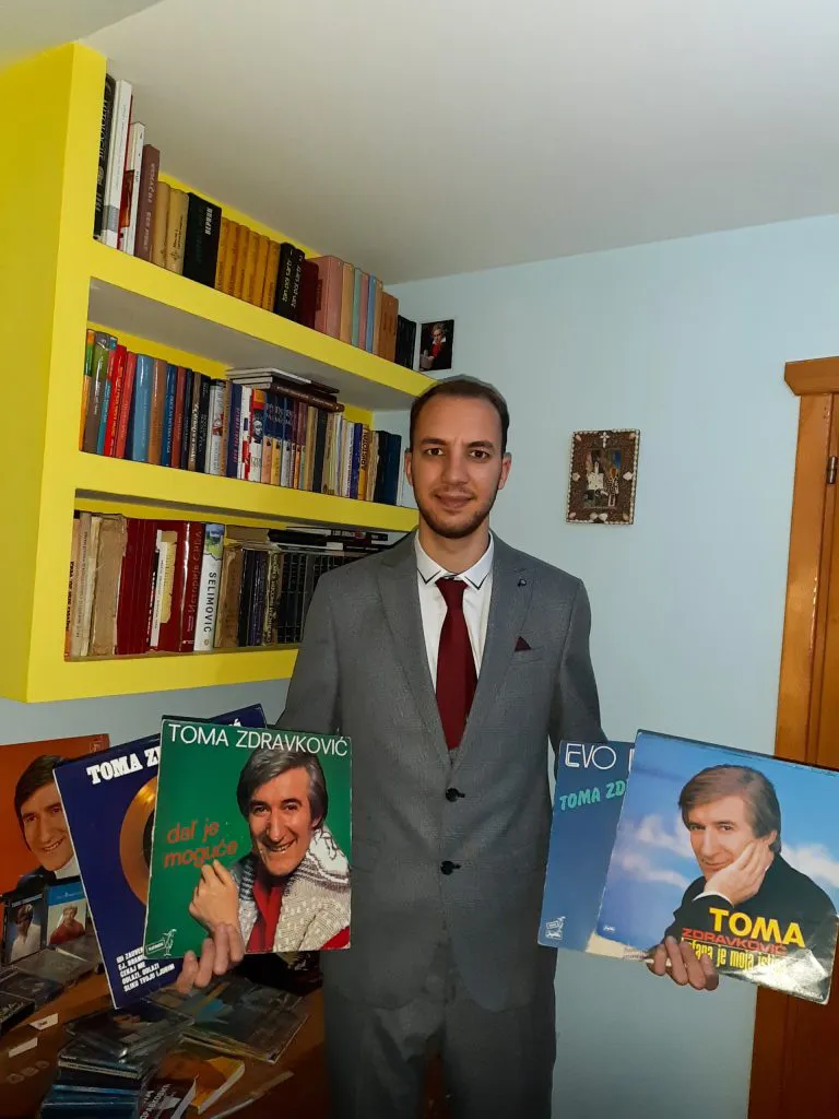 Nikola Kankaras novinar i urednik Fejsbuk stranice Tomislav Toma Zdravkovic 768x1024 1