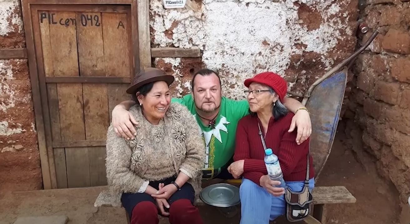 Sa 16 godina radio kao di-džej, a otac mu bio osnivač čuvene grupe: "Odrastao sam uz šlagere, on nas je ostavio" 10 srdjan 6