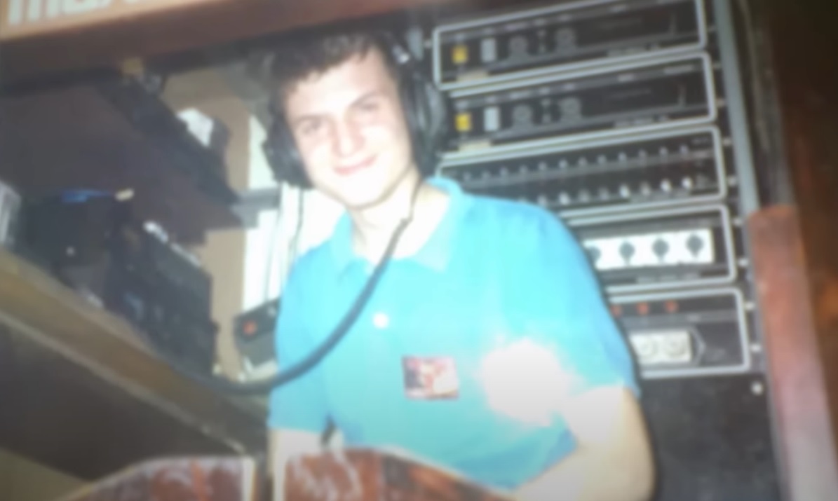 Sa 16 godina radio kao di-džej, a otac mu bio osnivač čuvene grupe: "Odrastao sam uz šlagere, on nas je ostavio" 5 srdjan stefanovic 4