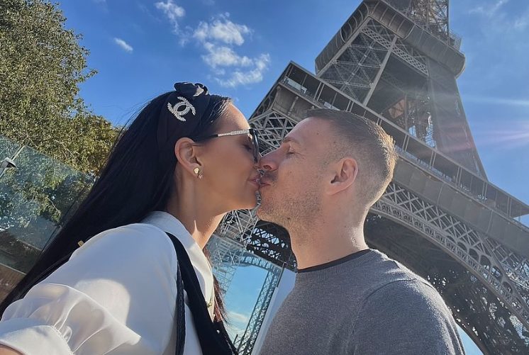 Fudbaleri slabi na estradu: Ovo su pevačice koje su zavele neke od naših najboljih igrača 9 Screenshot 2024 10 25 122751