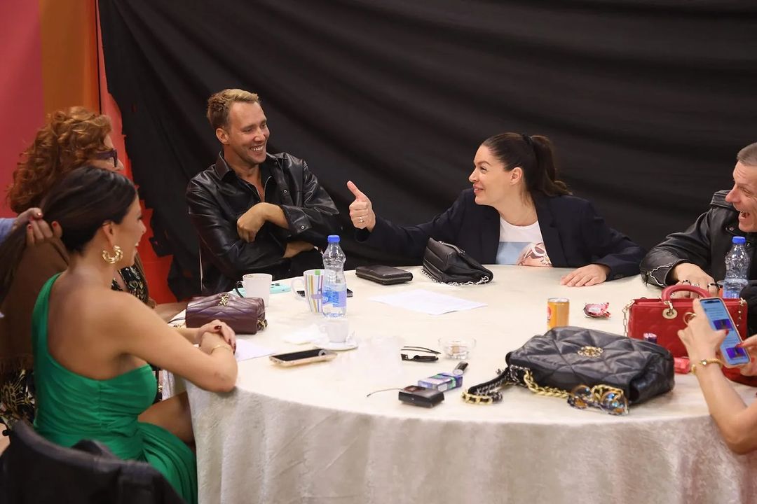 Takmičarka ,,Zvezda Granda'' svalila krivicu na mentora, pa slagala Sašu Popovića: ,,Bio sam šokiran'' 7 Back to studio zvezdegranda @sanja kuzet @anasevicofficial @djordje david @anabekuta1 @zvezdegranda