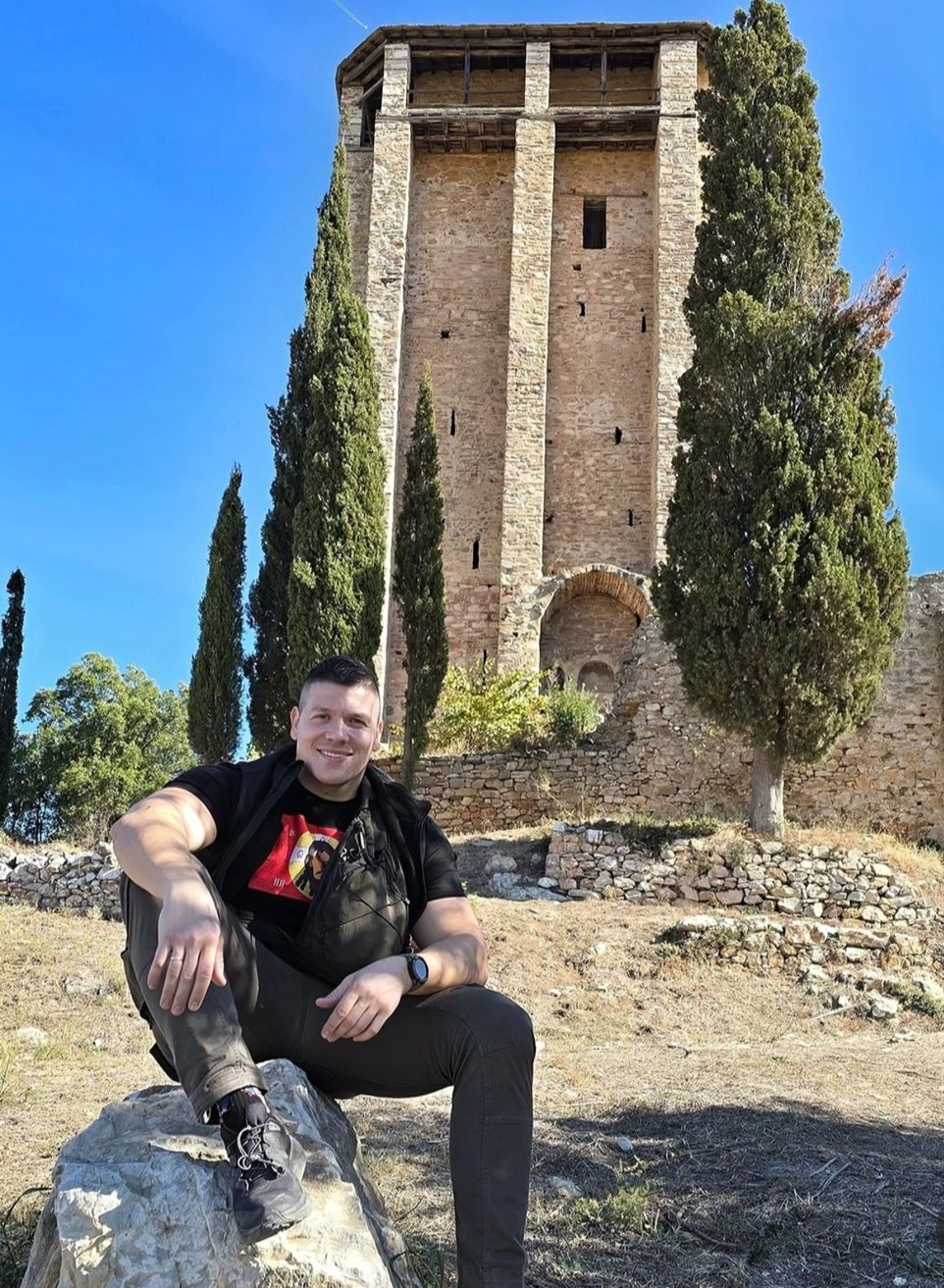 Sloba Radanović posetio Svetu Goru, pevač ne skriva emocije: "Jedva čekam sledeći put" FOTO 7 Screenshot 20241107 190830 com.instagram.android edit 153194309612560