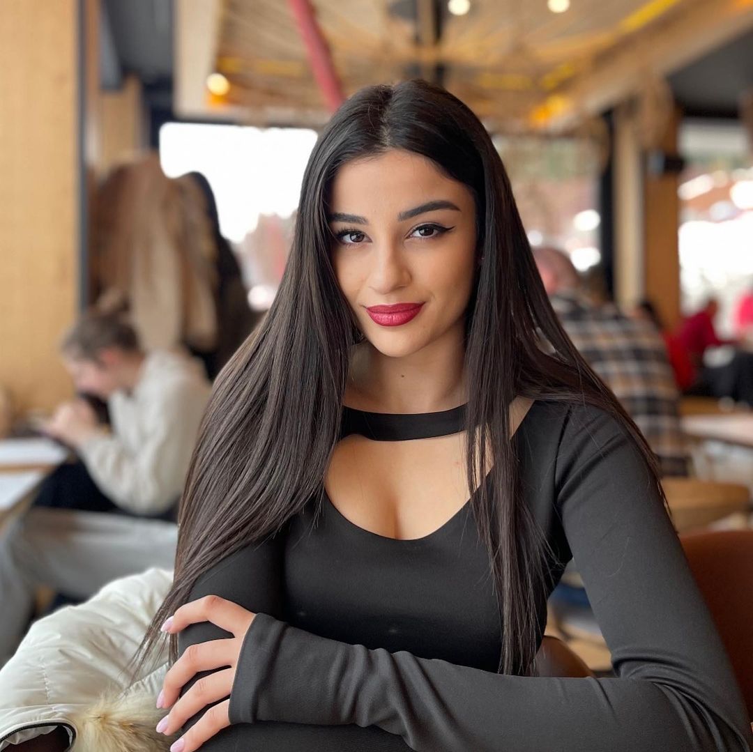 Bivša verenica Darka Lazića pokazala atribute u miniću: Slike iz kluba napravile haos na mrežama FOTO 6 Snapinsta.app 332857937 134803972575504 5871189691477683350 n 1080