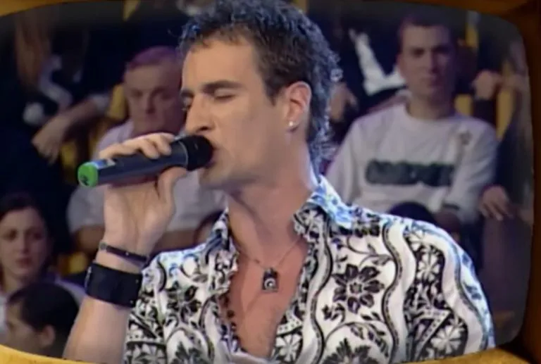 Danas je najzgodniji pevač na estradi, a na audiciji za "Zvezde Granda" bio kost i koža (VIDEO) 12 grujic 768x517 1