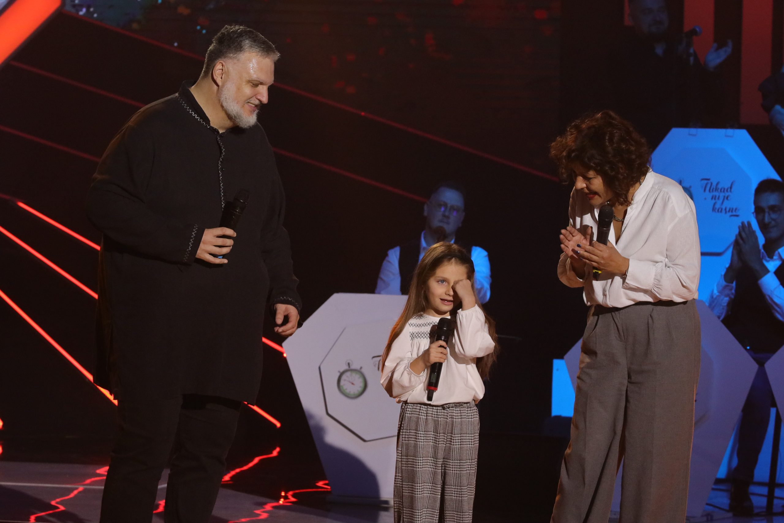 "Ne treba odustajati": Marko Janković Blek otkrio životnu borbu koju je vodio daleko od scene 8 Marko Janković Blek nastup sa porodicom u ''Nikad nije kasno''