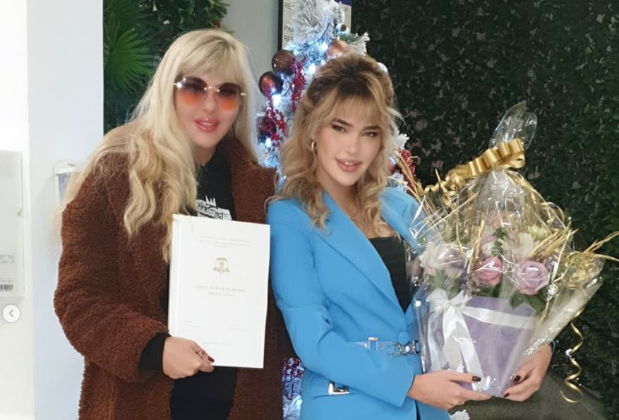 Ćerka naše pevačice govori 4 strana jezika, završila težak fakultet, a tek da vidite kakva je lepotica FOTO 5 JAMI I CERKA
