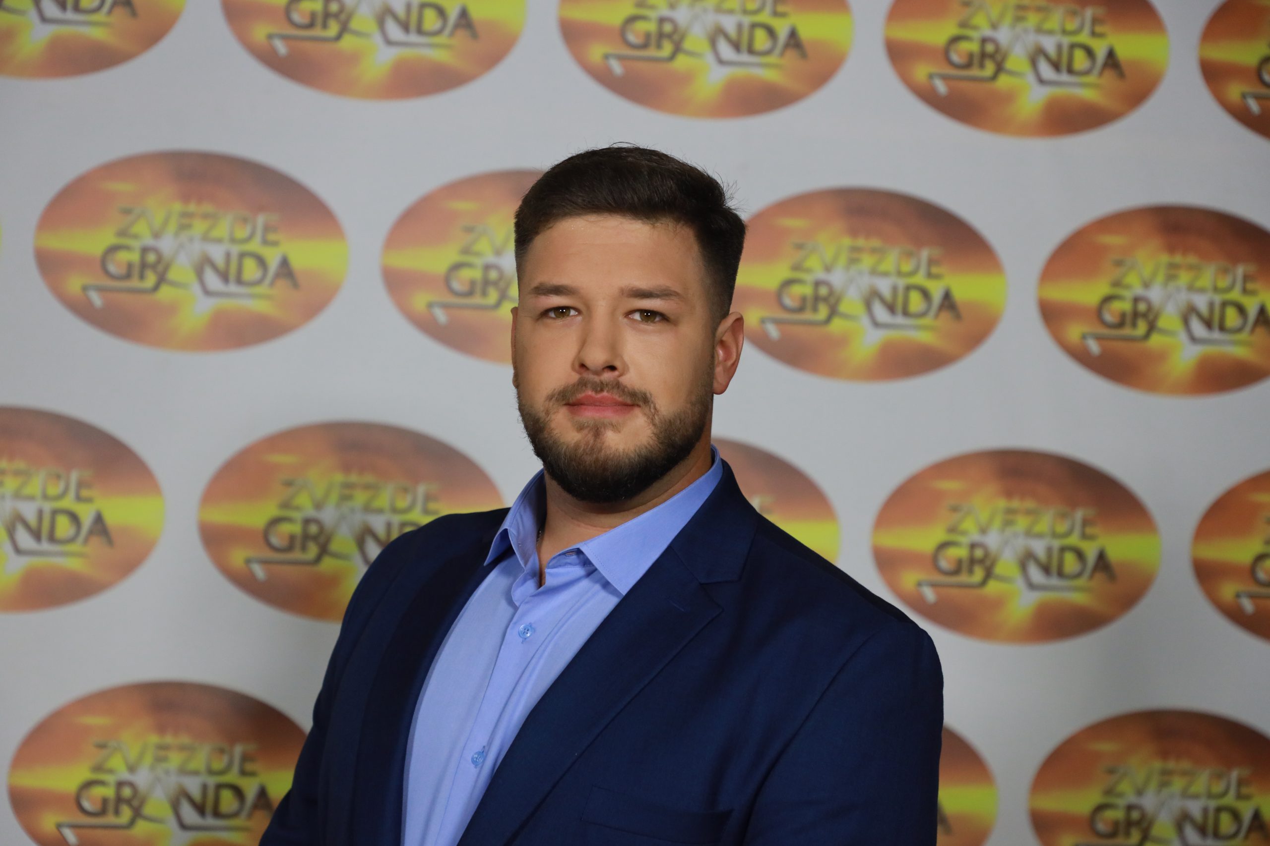 Đula Drini otkrila kroz šta je prolazio njen brat tokom takmičenja: "Imao je zdravstvene probleme, bio je pod stresom" VIDEO 10 Emrah Beganović Zvezde Granda intervju drugi krug
