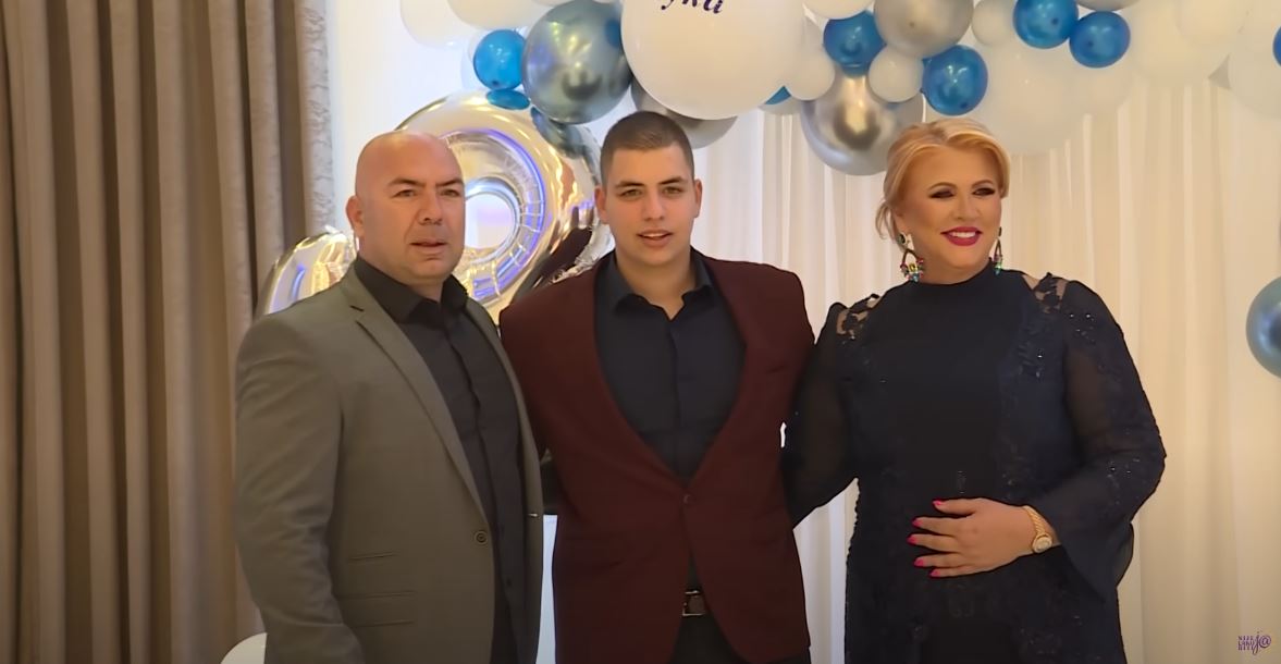 cana sa muzem i sinom