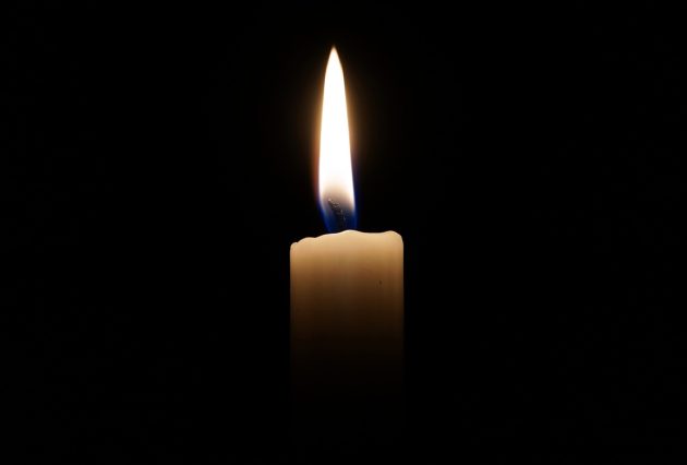 Tuga na estradi: Umro poznati pevač 8 candle 2038736 1280 3