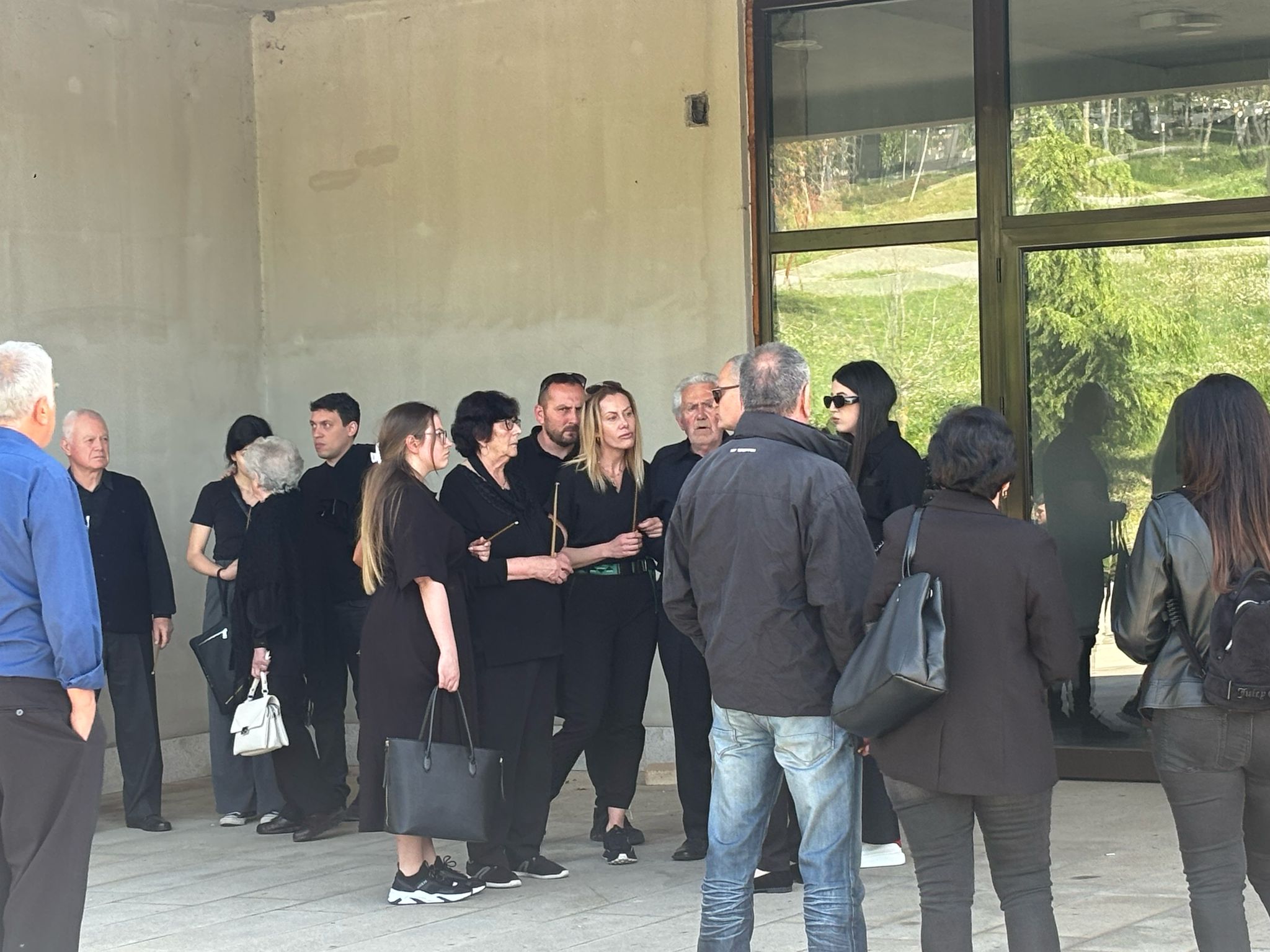 Muk na Lešću: Goca Tržan u suzama na sahrani prijateljice i voditeljke Daniele Boračeve (VIDEO) 4 IMG 20250421 WA0010 1
