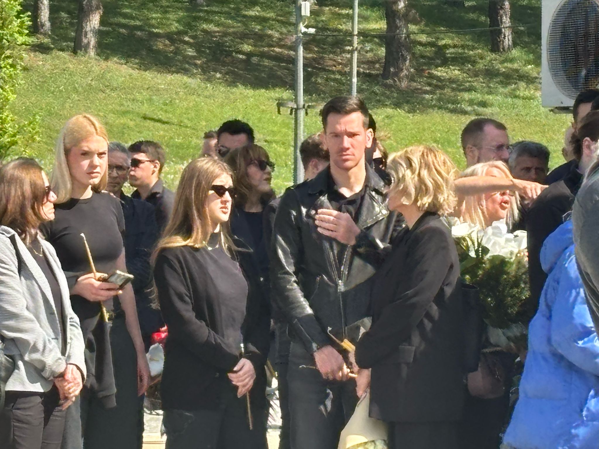 Muk na Lešću: Goca Tržan u suzama na sahrani prijateljice i voditeljke Daniele Boračeve (VIDEO) 5 IMG 20250421 WA0012