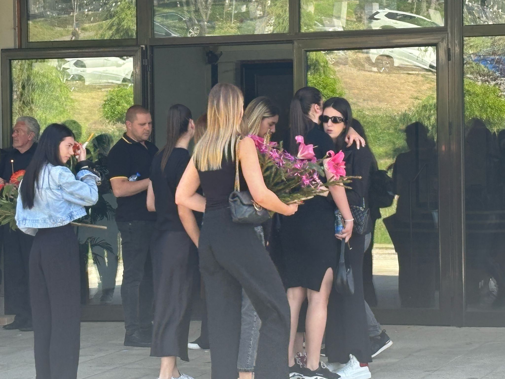 Srceparajući prizor: Ćerka Danijele Boračeve doputovala iz Bugarske, kroz suze se oprostila od majke 7 IMG 20250421 WA0025