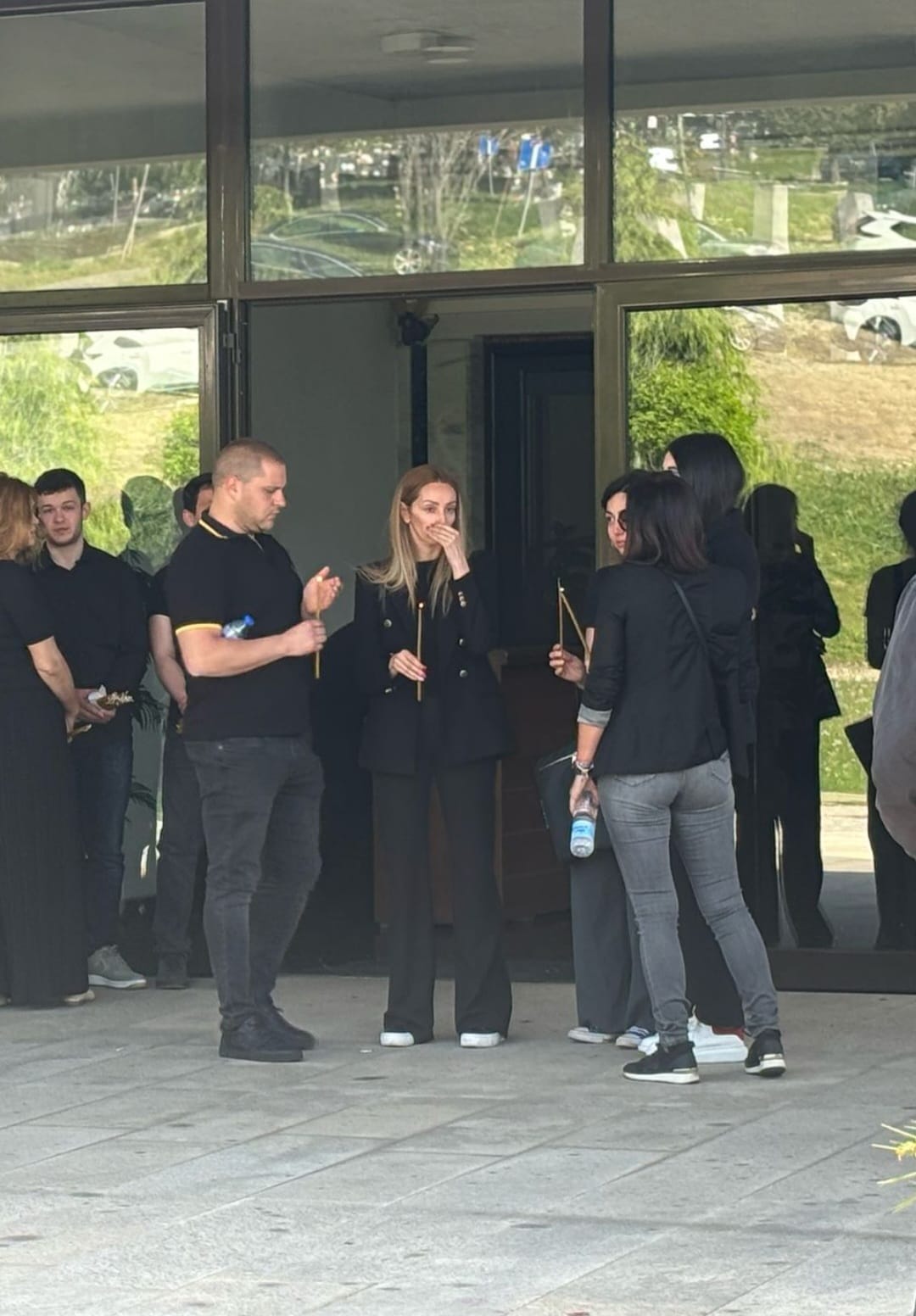 Srceparajući prizor: Ćerka Danijele Boračeve doputovala iz Bugarske, kroz suze se oprostila od majke 6 IMG 20250421 WA0048 1