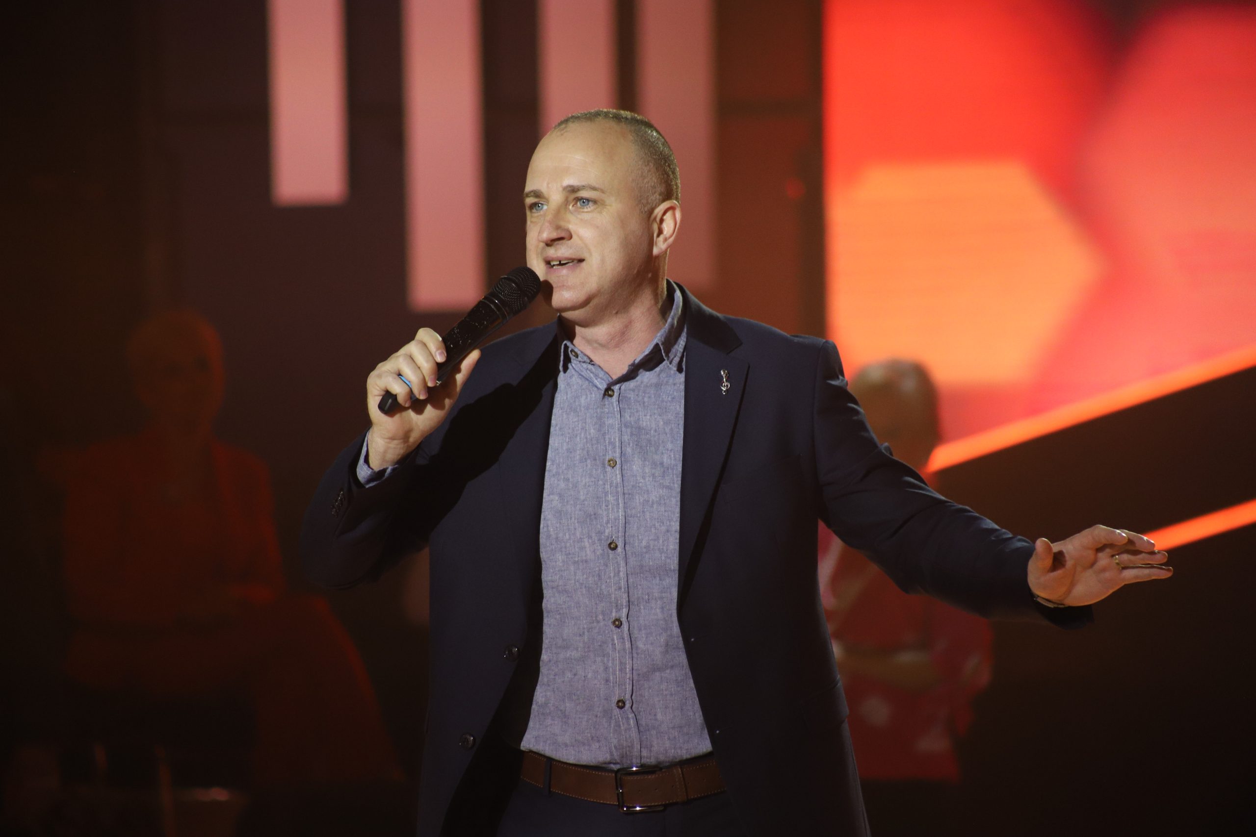 Od profesora muzike i Cecinih pratećih vokala do voditelja: Ko su finalisti Nikad nije kasno? 19 IMG 4382