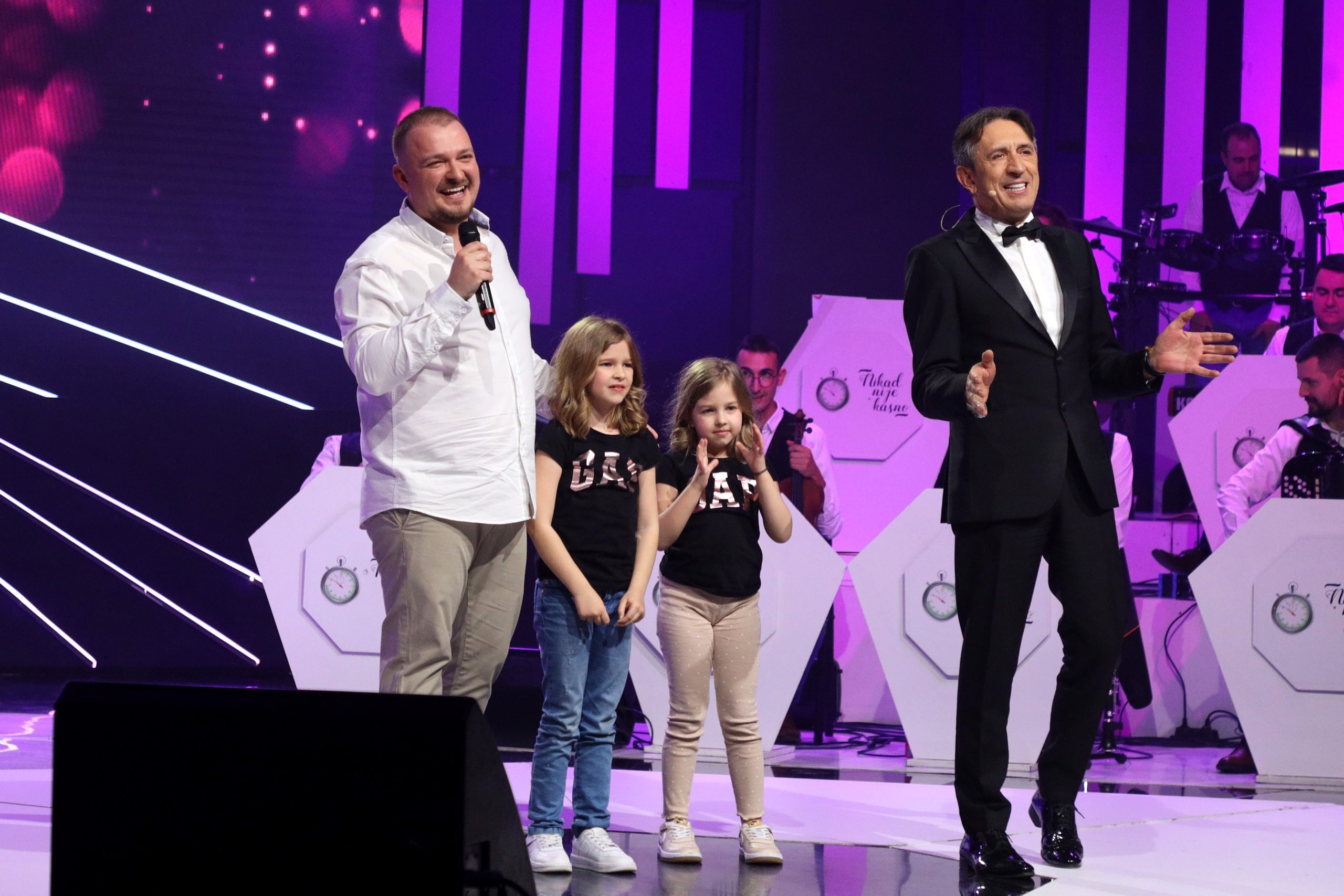 Emocije na vrhuncu: Aleksandar Popović oduševio rok standardom, ovacije za pevača i orkestar VIDEO 6 SASA POPOVIC I ZIKA JAKSIC NNK SNIMANJE 19032025 FOTO MUNJAok 3