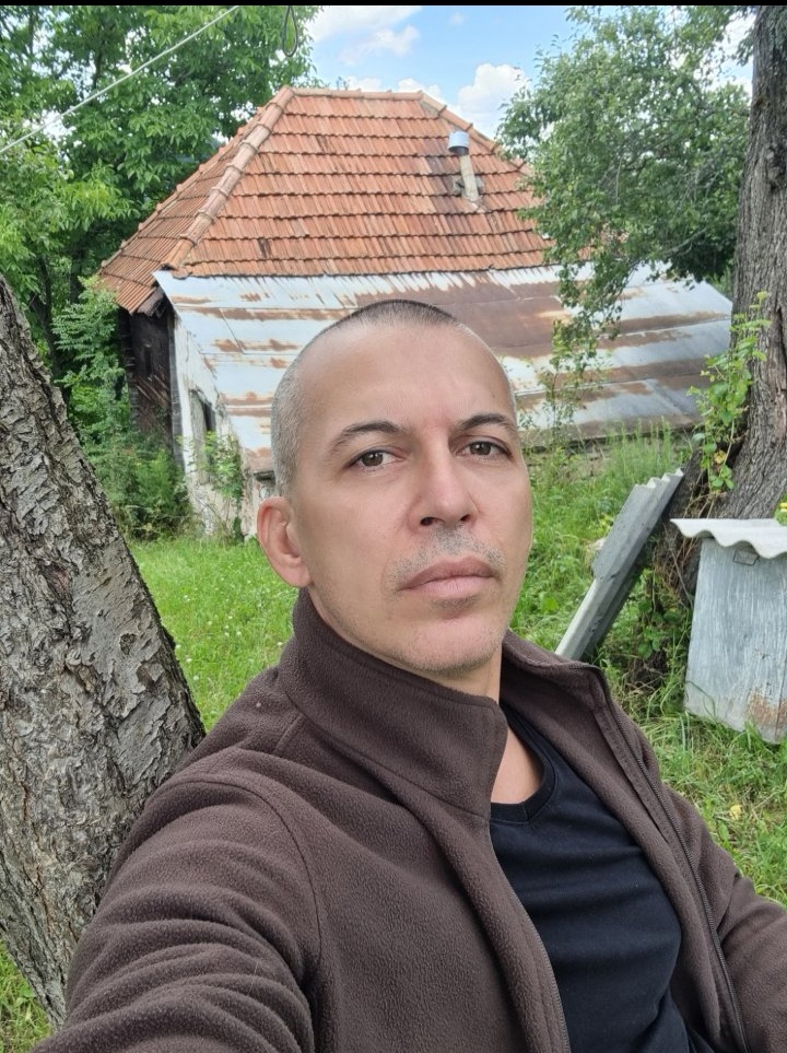 "I dalje sam pevač koga najviše vole ljudi starijeg doba, a oni su Vučićevi glasači": Topalko u dilemi zbog predsednika Srbije 5 Topalko 1 1