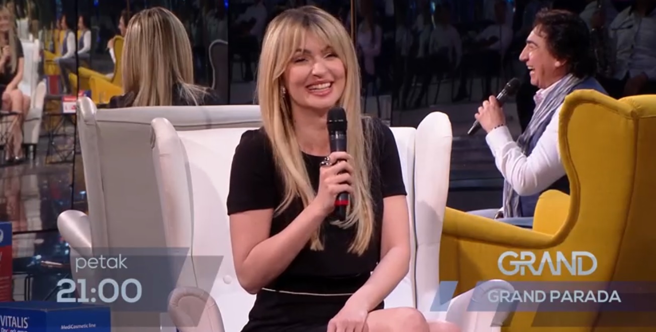 "Orkestar, delimo bakšiš? Meni pola, vama po pola" Pevač zbunio čak i voditelje u emisiji VIDEO 9 grand parada 4