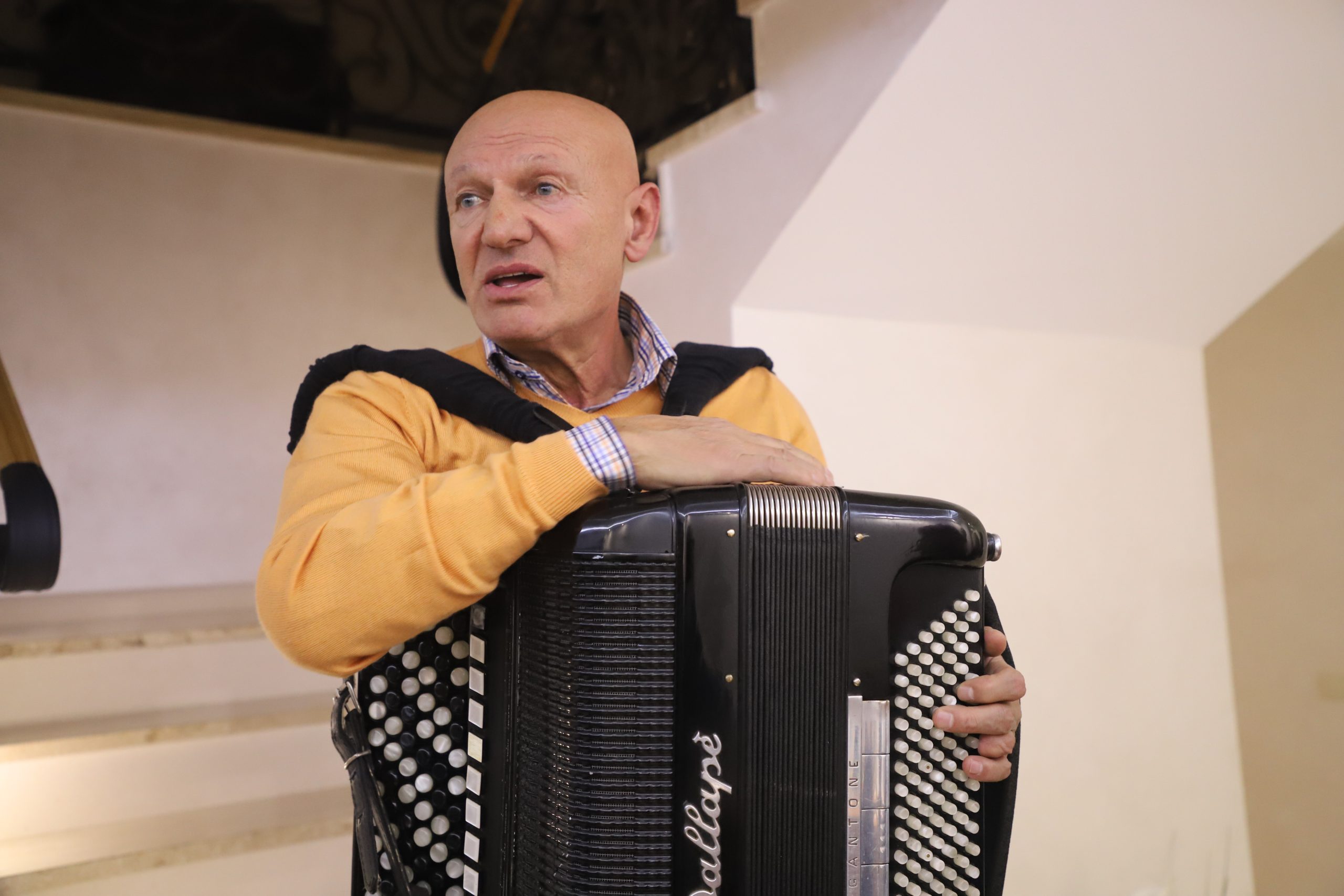 "Ja dalje ne mogu bez tebe u životu": Ovako je Šaban Šaulić zaprosio Gocu (VIDEO) 7 saban saulic foto munja 14