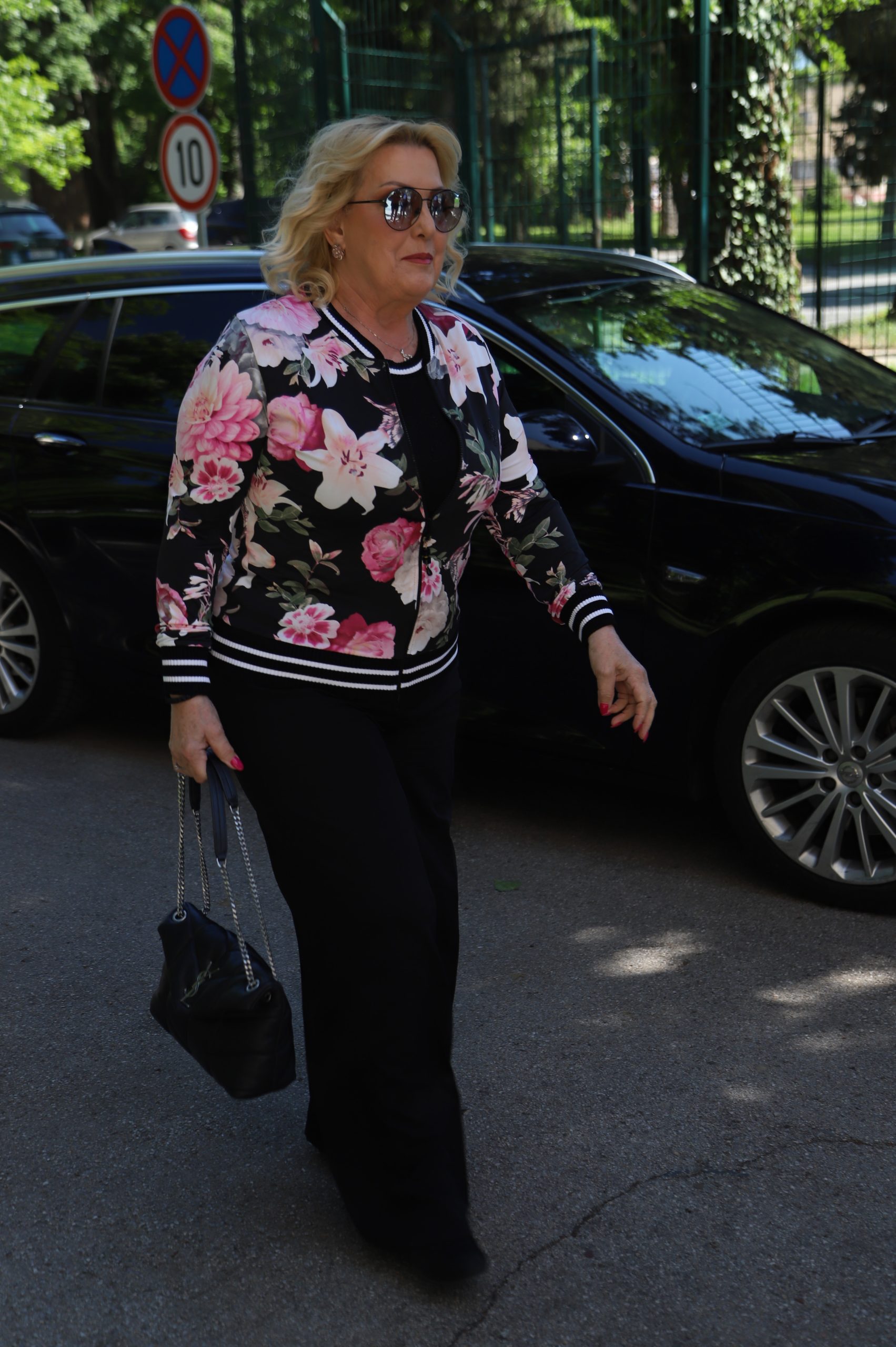 Snežana Đurišić u cvetnom izdanju: Komplimenti pljuštali sa svih strana na snimanju Zvezda Granda (VIDEO) 6 snezana djurisix 2