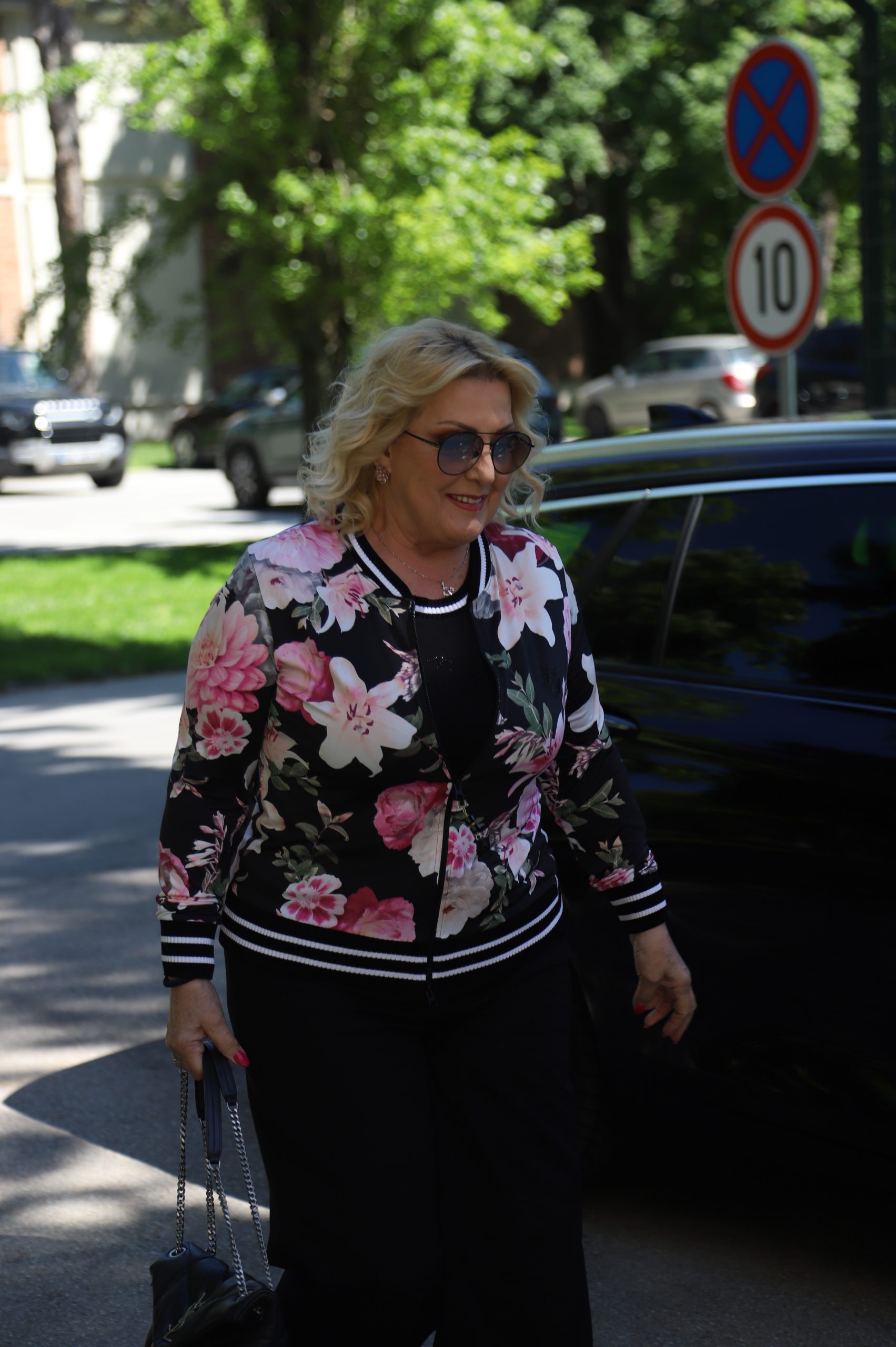 Snežana Đurišić u cvetnom izdanju: Komplimenti pljuštali sa svih strana na snimanju Zvezda Granda (VIDEO) 5 snezana djurisix 3