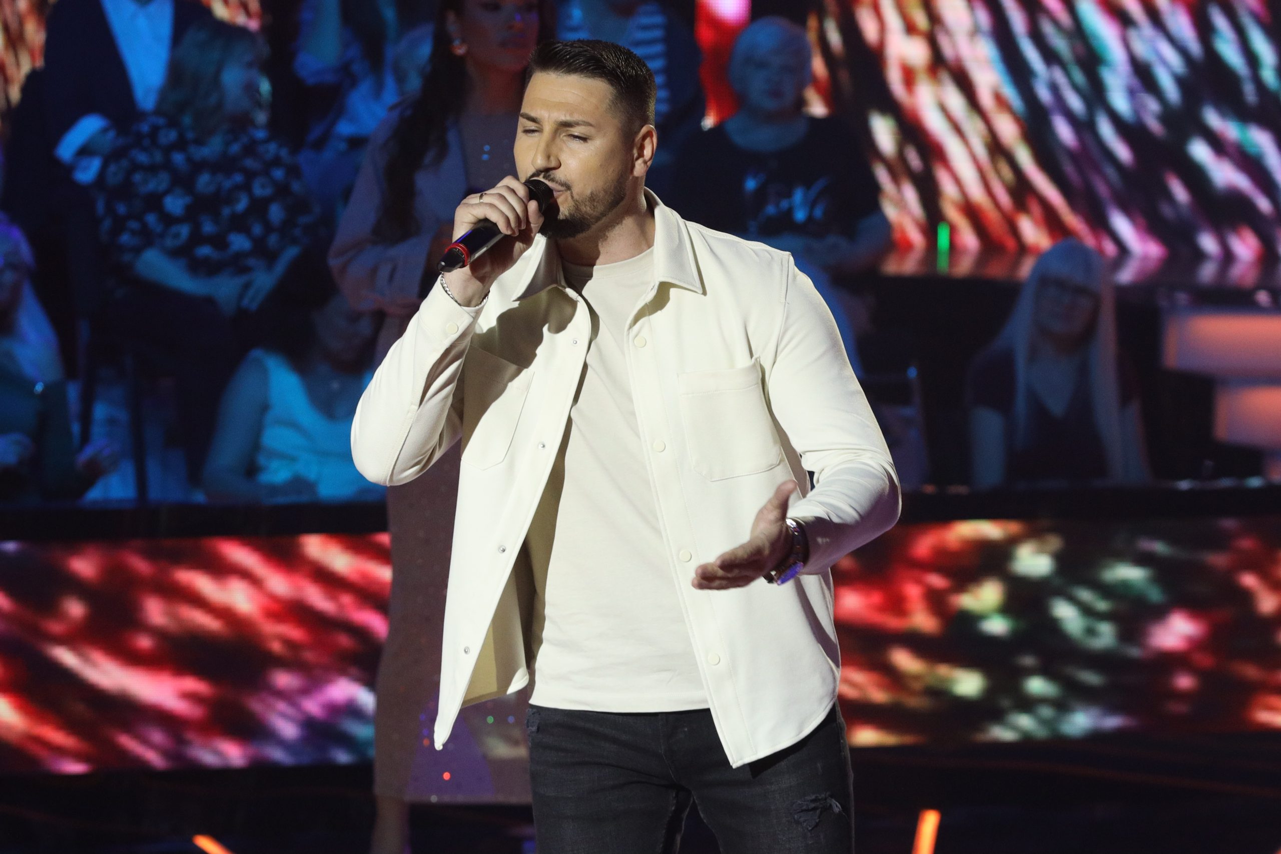 Elvis Mešinović ne izlazi na scenu pre nego što obavi poseban ritual: "Obavezno pola sata pre snimanja to radim" VIDEO 9 0A0A0572