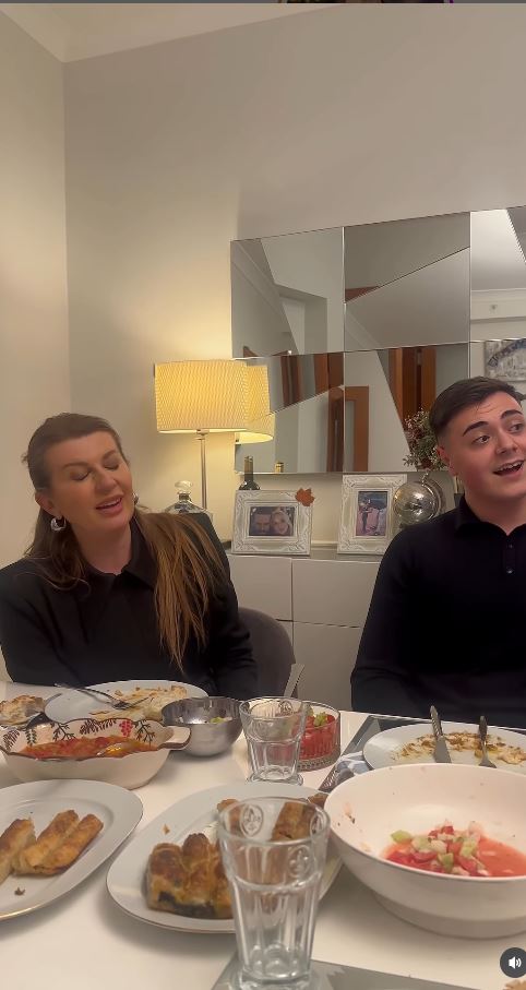 Nermin Handžić zapevao sevdalinke usred Turske, pa umalo rasplakao baku: "Izlečili smo joj dušu" VIDEO 5 2 10
