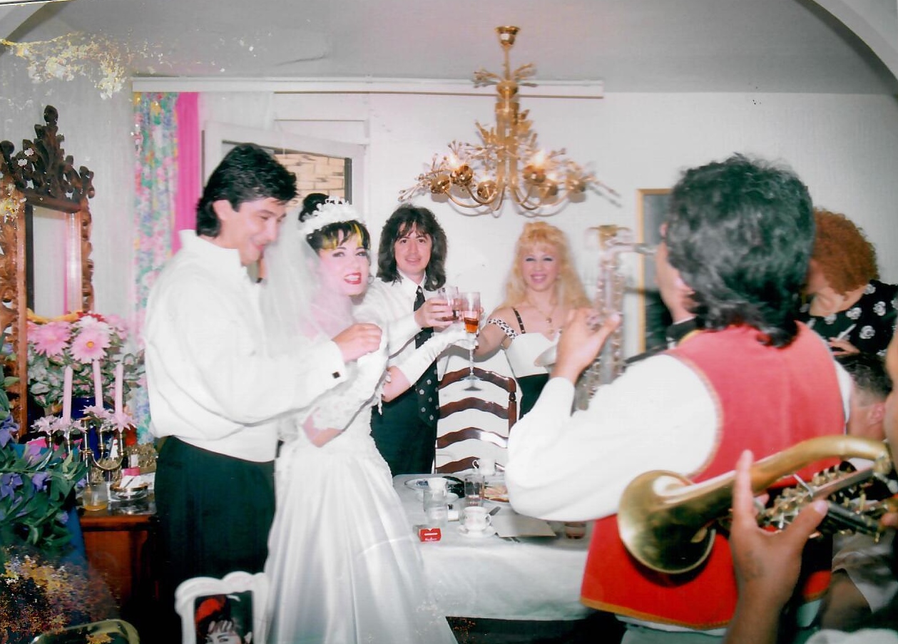 Nikad objavljene fotografije sa svadbe Zlate Petrović i Zorana Pejića: Pevačicin sin iz prvog braka pevao na stolu 5 svadba zlate petrović i peje
