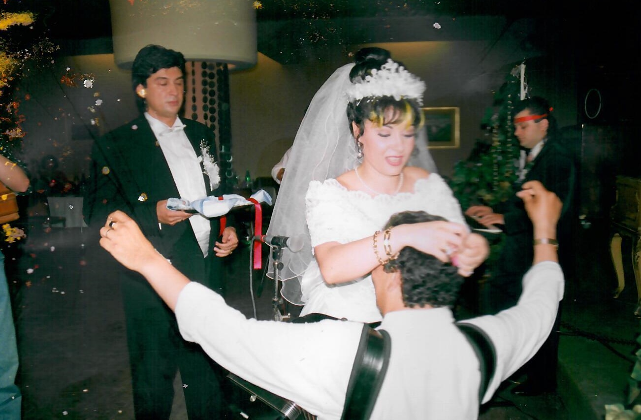 Nikad objavljene fotografije sa svadbe Zlate Petrović i Zorana Pejića: Pevačicin sin iz prvog braka pevao na stolu 11 4 2