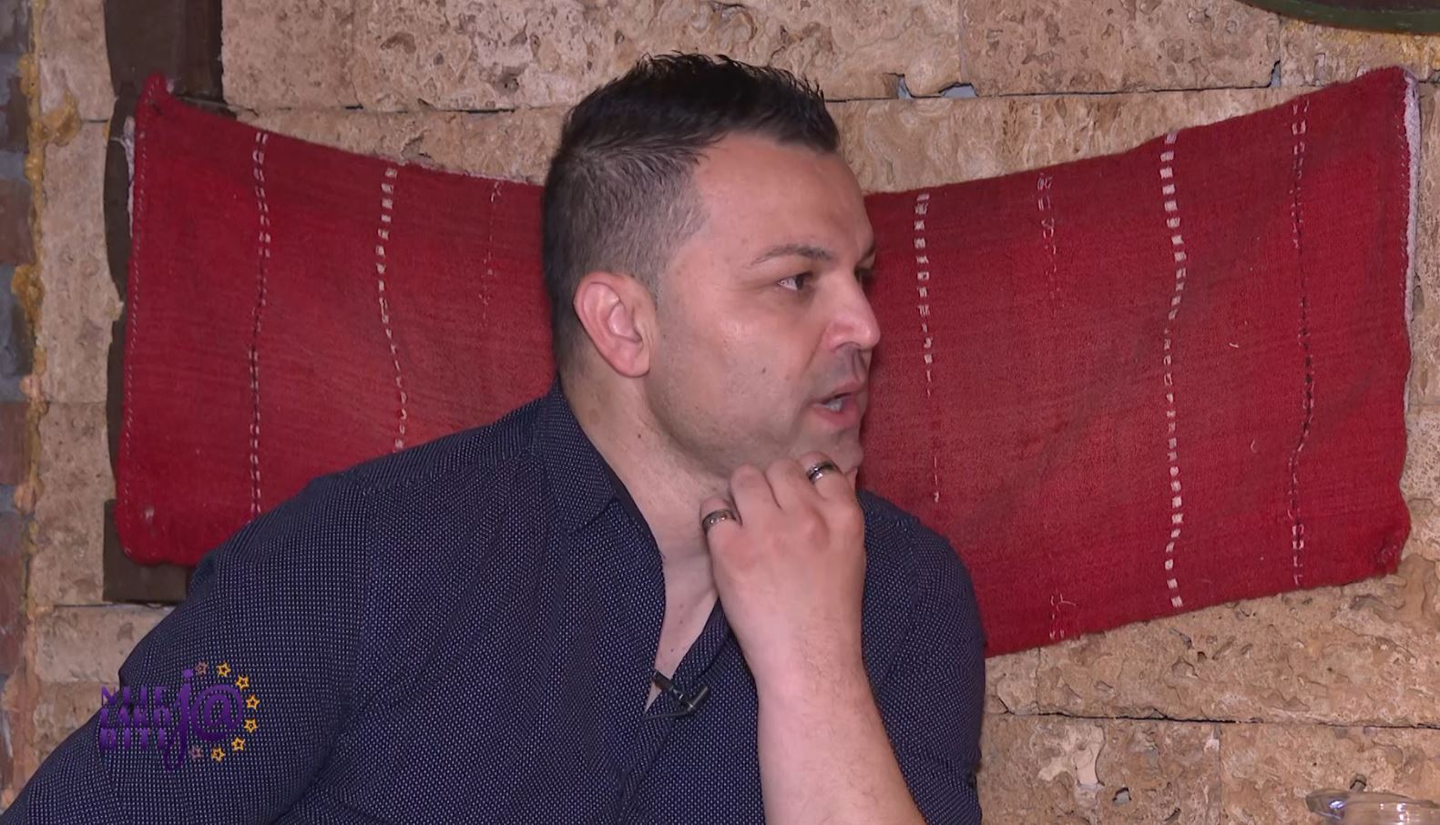 Cobe iskreno: "Da nije bilo Granda ostao bih običan romski pevač" VIDEO 5 Capture 24