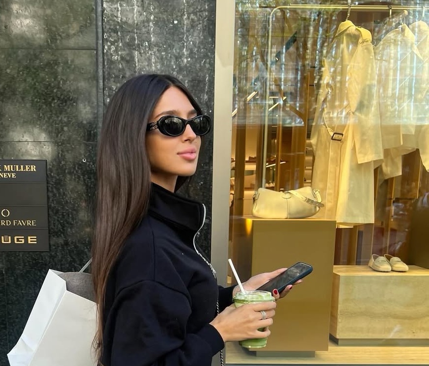 Harisova ćerka na Azurnoj obali u modnoj kombinaciji vrednoj više od 10.000 evra (FOTO) 5 DJina Dzinovic 4