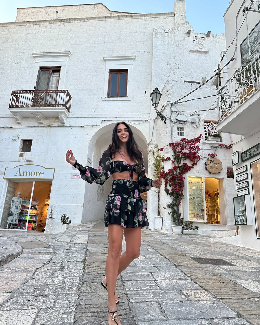 Najzgodnija Srpkinja se razvela nakon mesec dana braka: "Njegovi su mi napravili pakao" 5 I just cant decide what to post so Ill post it all @amber vish