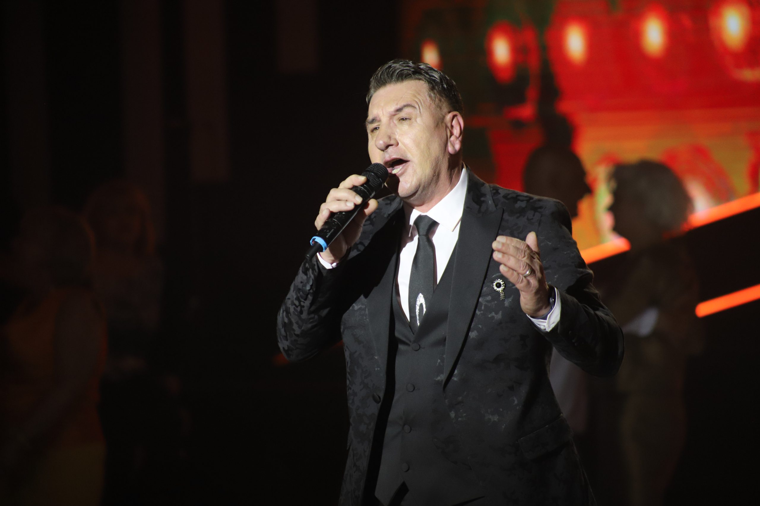 "Sve se izdešavalo" Toni Tušev iz „Nikad nije kasno“: Poklanjao kola pevačicama, traži menadžera za turneju VIDEO 8 IMG 0033