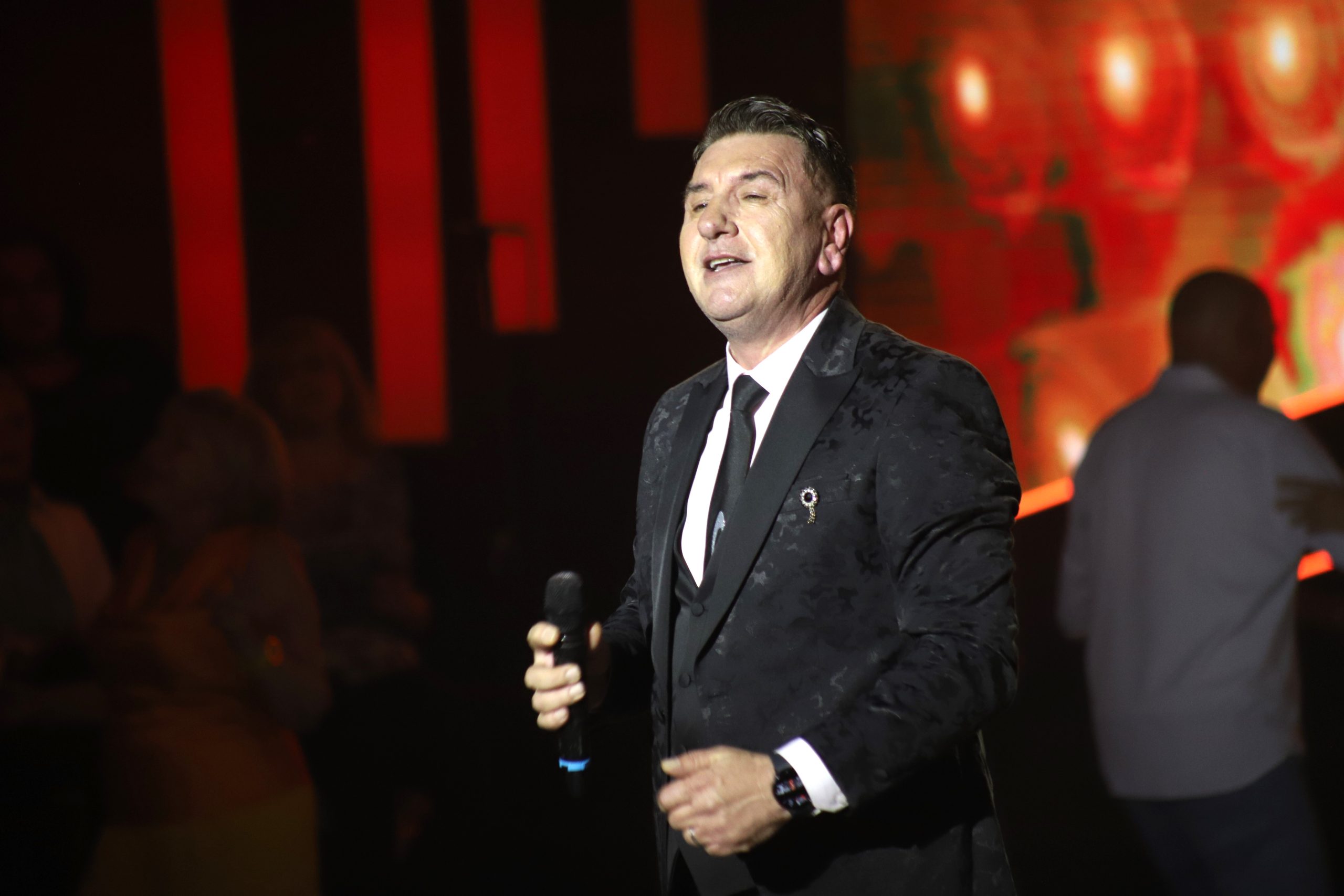 "Sve se izdešavalo" Toni Tušev iz „Nikad nije kasno“: Poklanjao kola pevačicama, traži menadžera za turneju VIDEO 5 IMG 0077