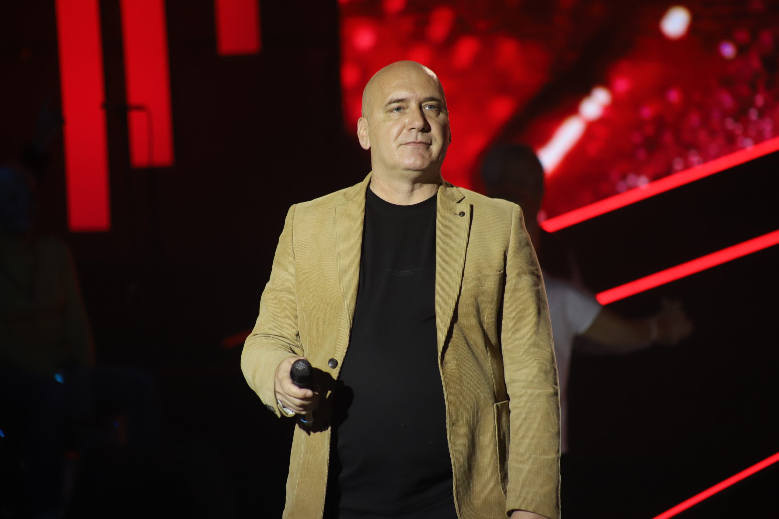 Crnogorac po prvi put pokazao emotivnu stranu, pa spomenuo važnu osobu iz života: ''Ima operaciju, čekam da pevamo zajedno'' 5 IMG 9130