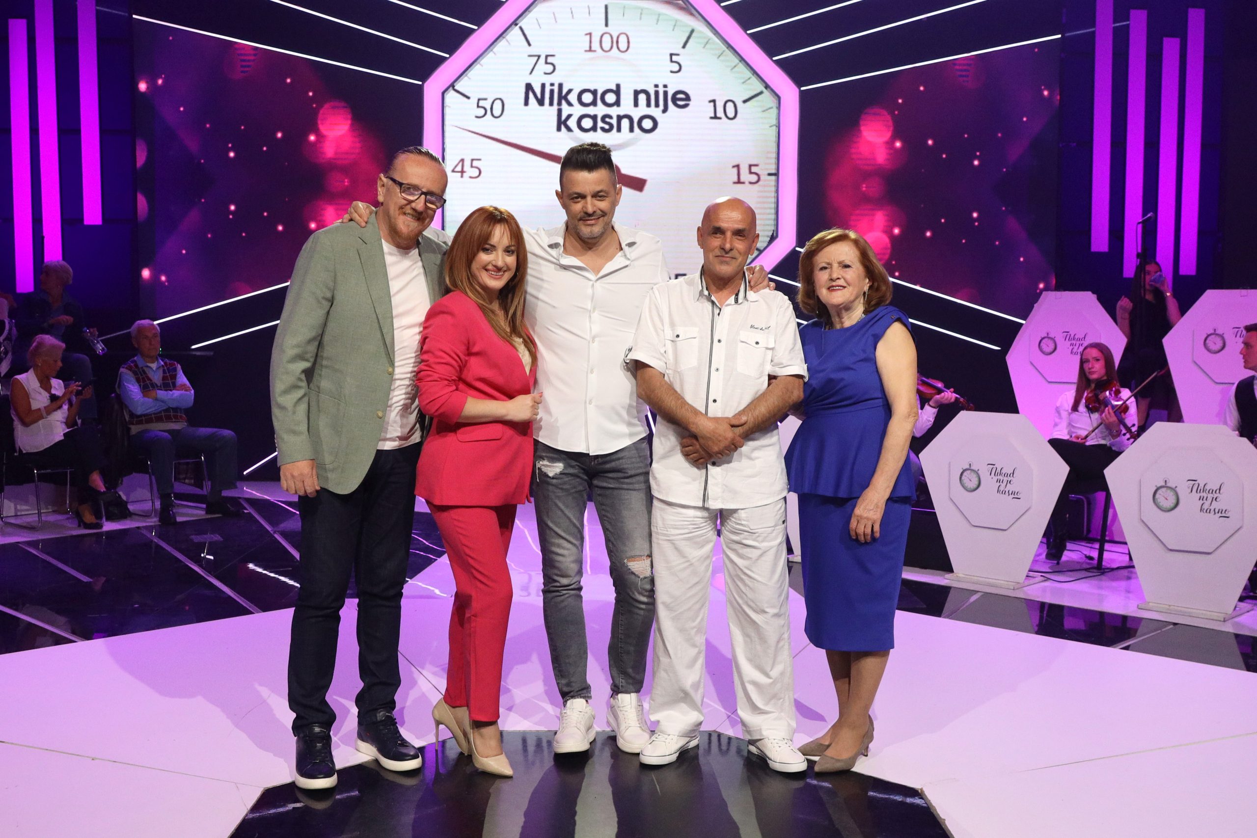 Veče prepuno emocija i neizvesnosti: Oni su prvi polufinalisti, a sudbina ostalih kandidata zavisi od vas 8 KANDIDATI NNK SNIMANJE 08052025 FOTO MUNJA 2 ok