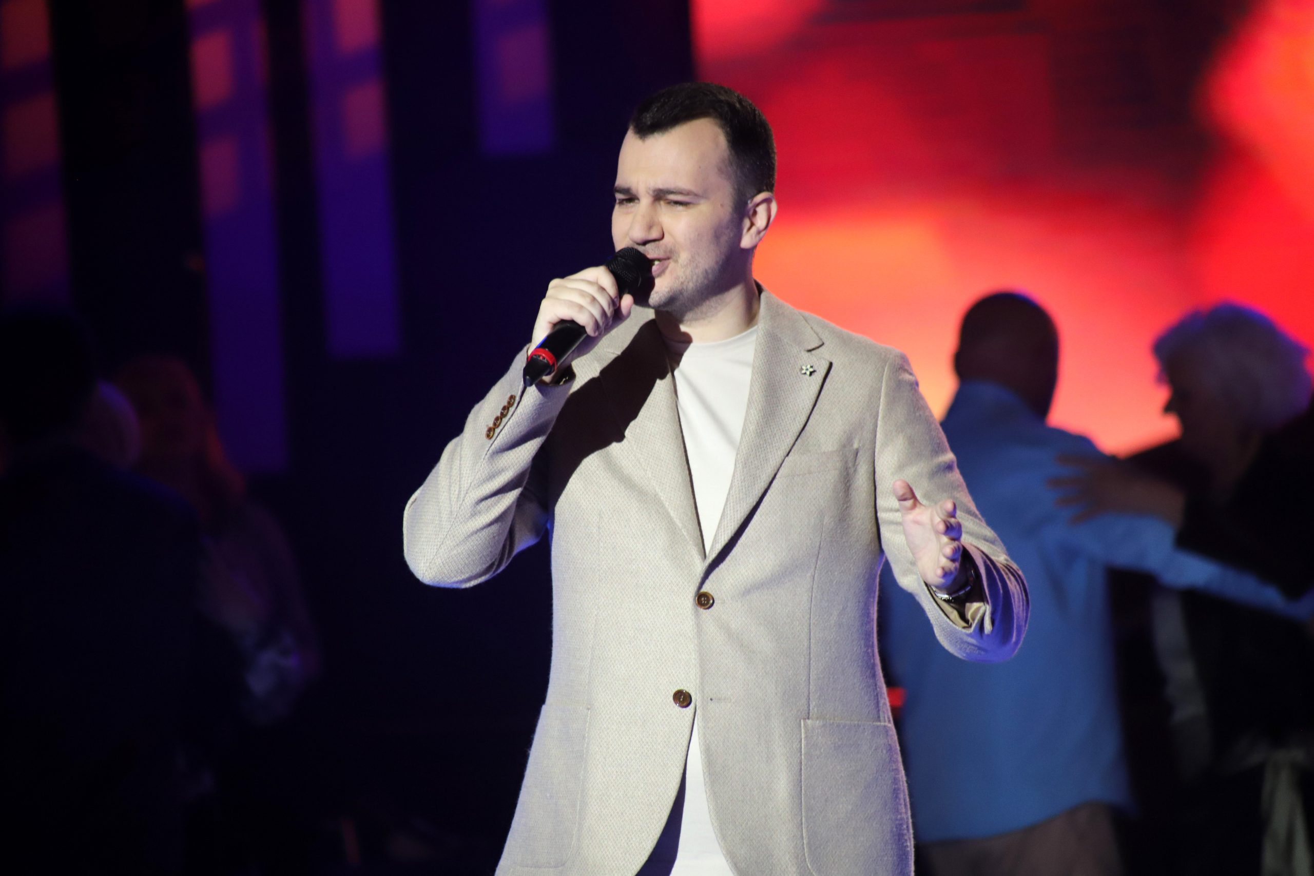 "I dalje sam najmlađi tata u parku" Miloš Brkić otkrio da uživa u igrama sa sinovima, koristi čak i lisice: "Deca su mi svestrana" VIDEO 8 MILOS BRKIC NNK SNIMANJE 07052025 FOTO ELENA 53 ok