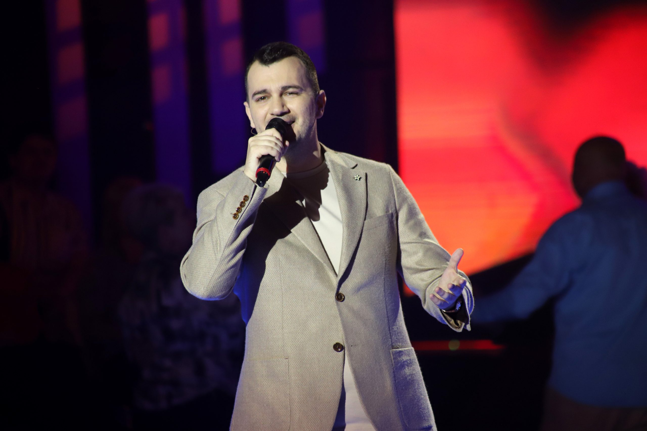 "I dalje sam najmlađi tata u parku" Miloš Brkić otkrio da uživa u igrama sa sinovima, koristi čak i lisice: "Deca su mi svestrana" VIDEO 10 MILOS BRKIC NNK SNIMANJE 07052025 FOTO ELENA 9 ok